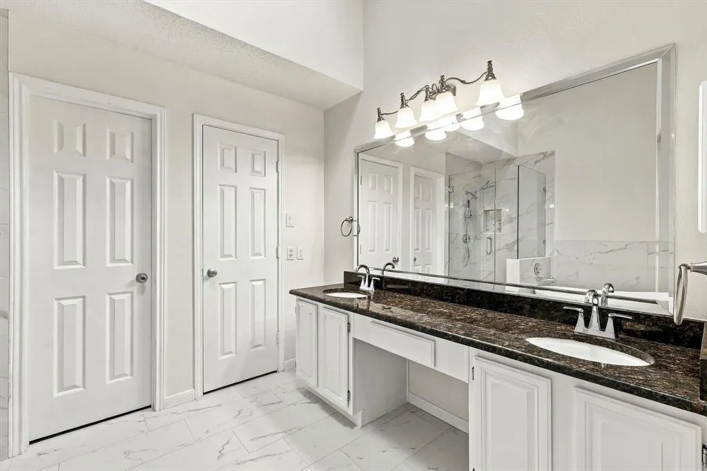 6821 Douglas Creek