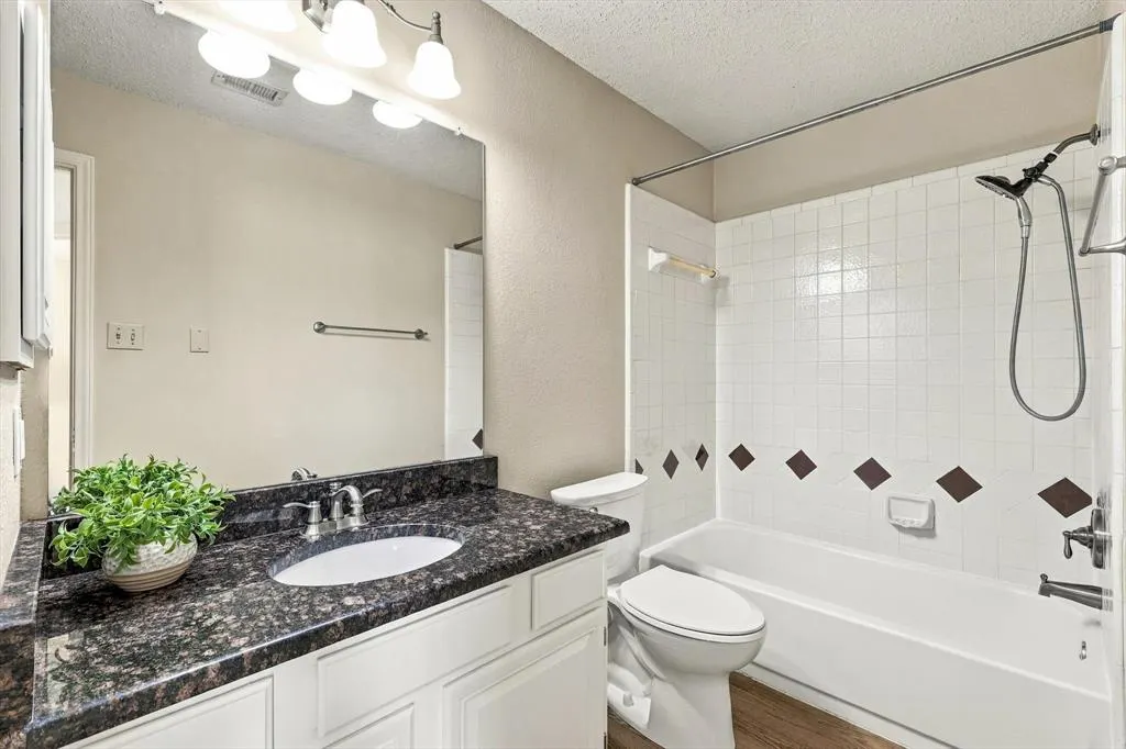 6821 Douglas Creek