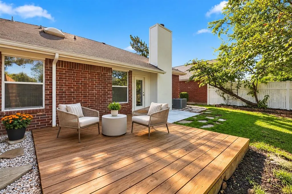 6821 Douglas Creek