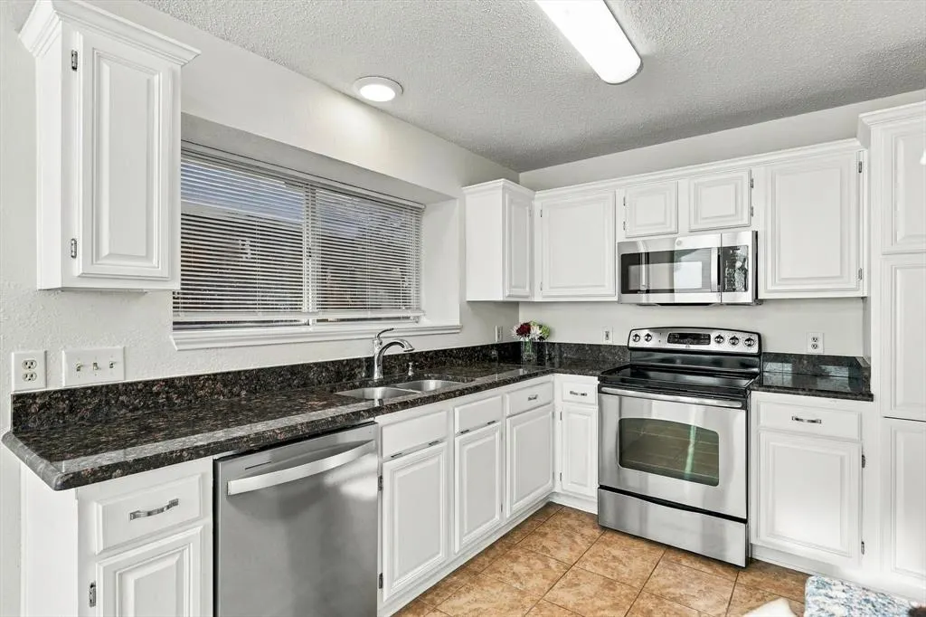 6821 Douglas Creek