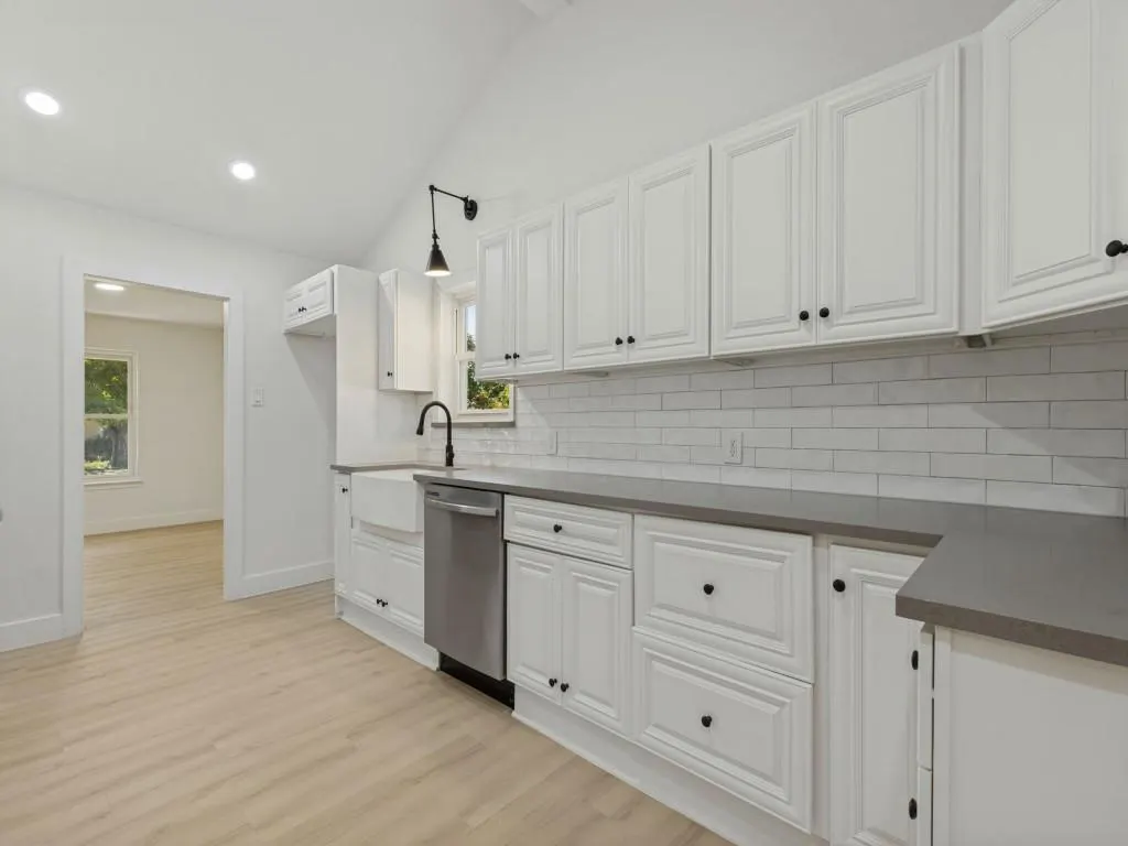 6107 Annapolis Lane
