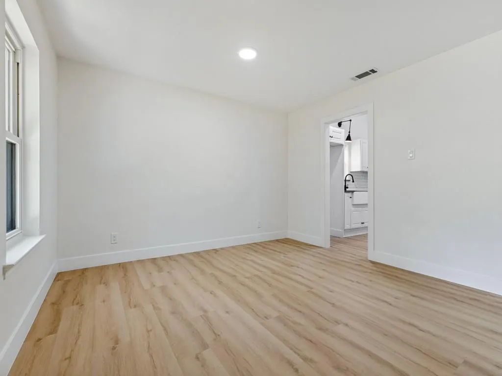 6107 Annapolis Lane