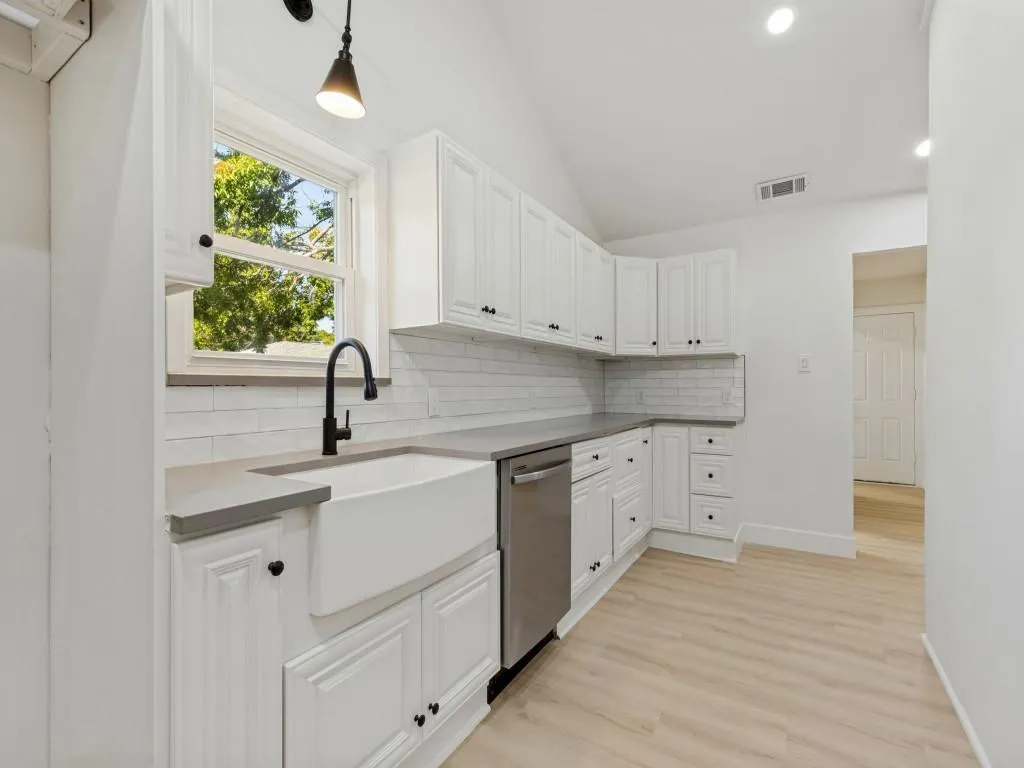 6107 Annapolis Lane