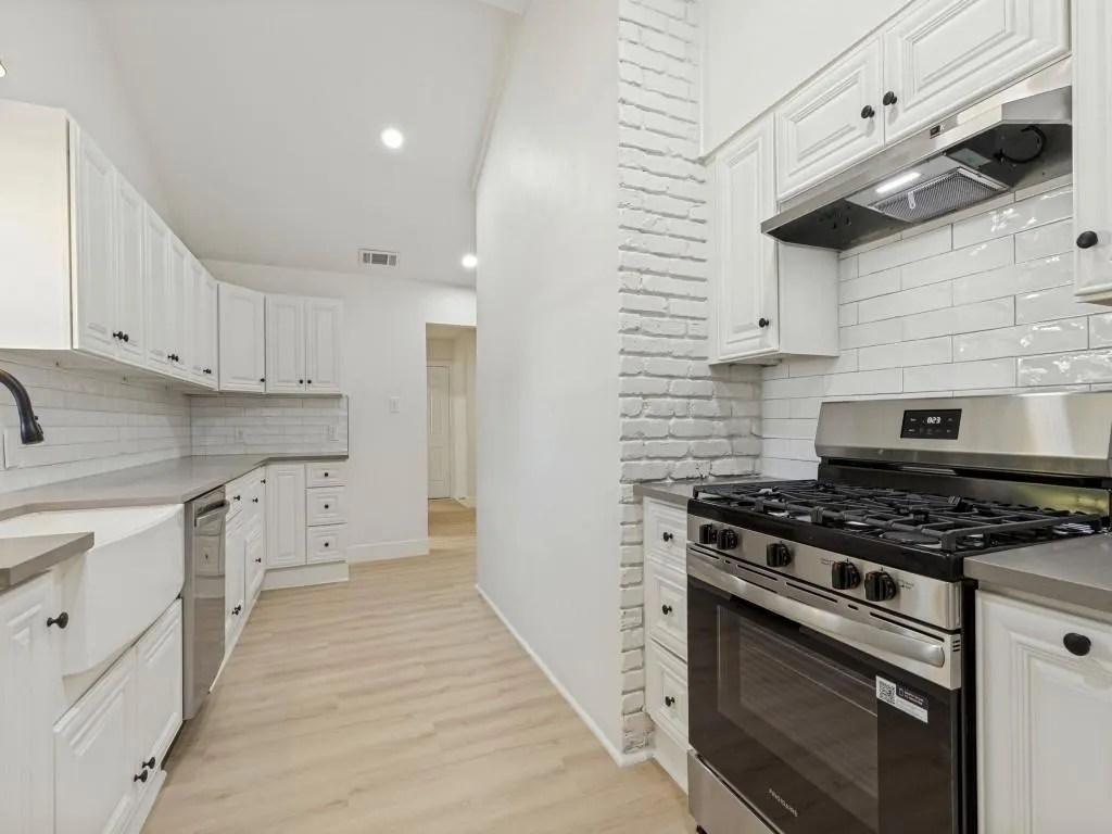 6107 Annapolis Lane