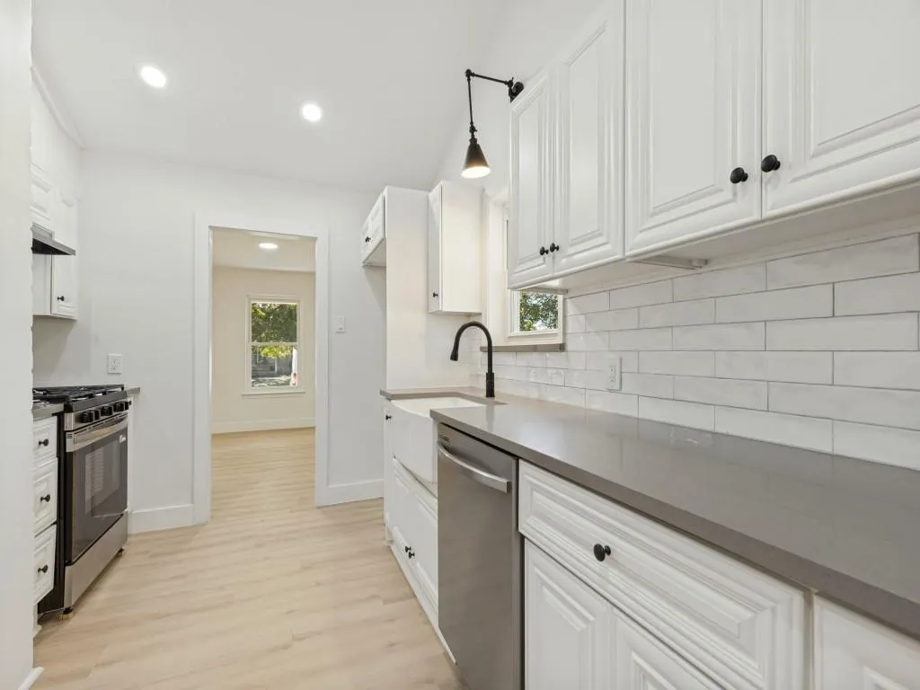 6107 Annapolis Lane