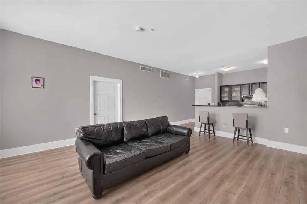 2305 Worthington Street #202