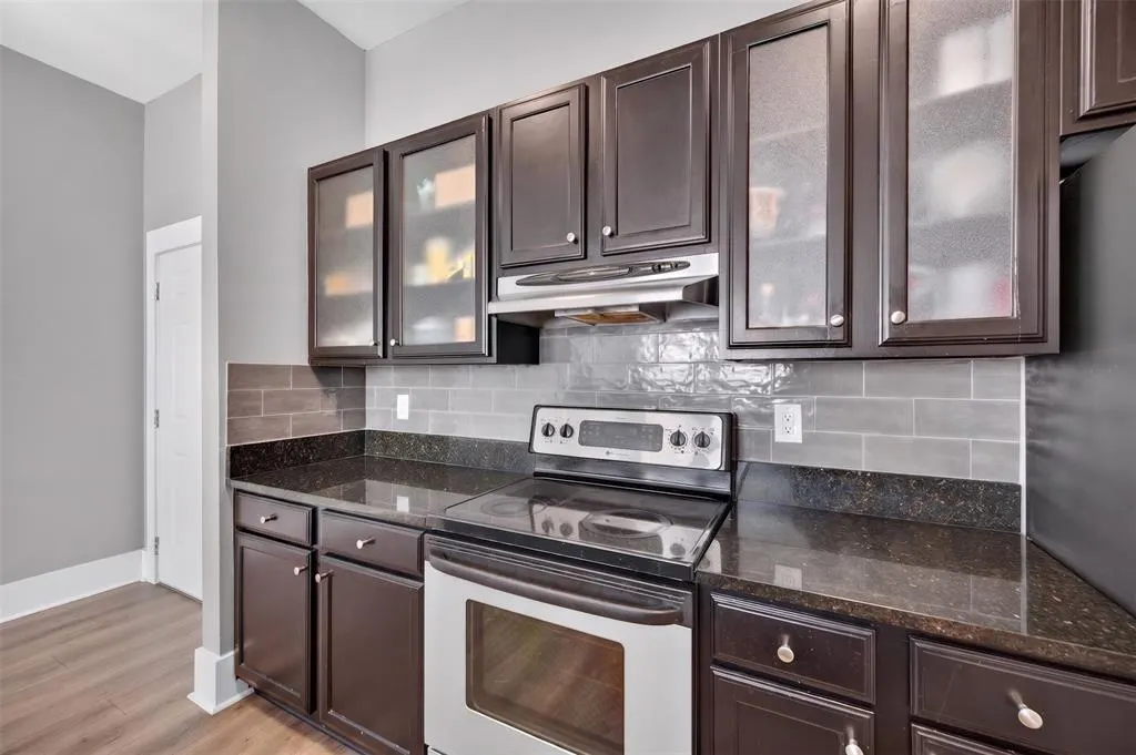 2305 Worthington Street #202