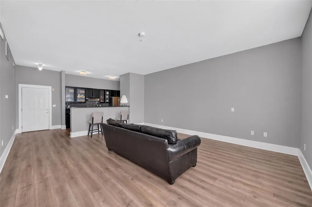 2305 Worthington Street #202