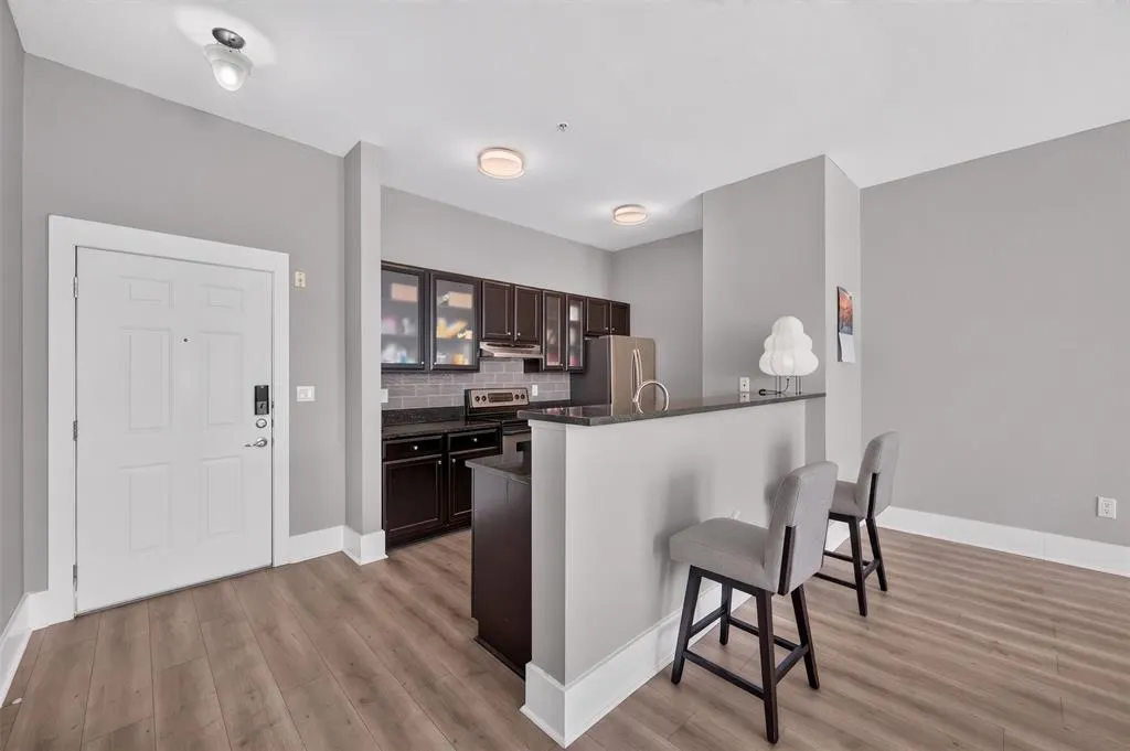 2305 Worthington Street #202