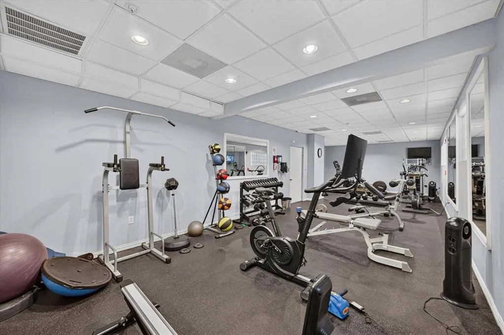 2305 Worthington Street #202