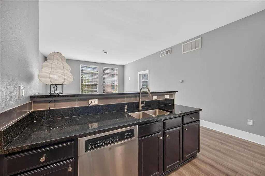 2305 Worthington Street #202