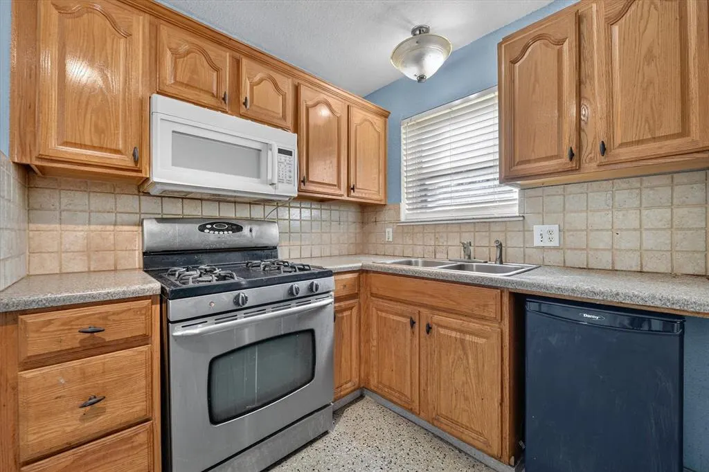 1302 Shelmar Drive
