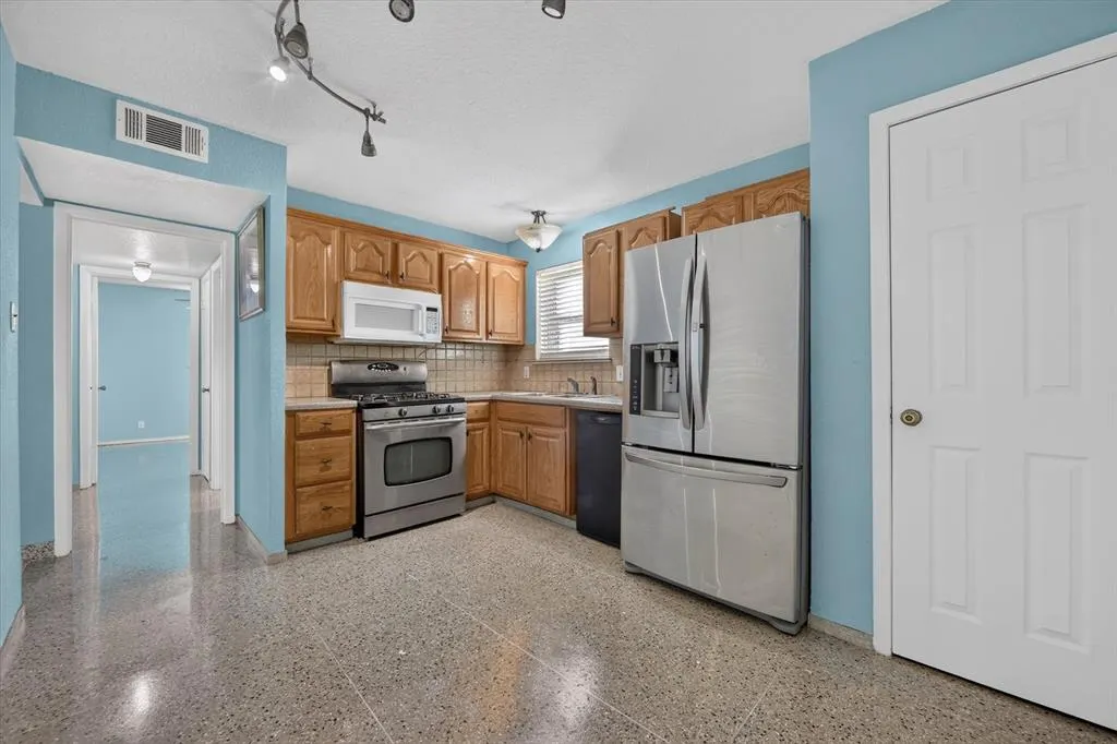 1302 Shelmar Drive