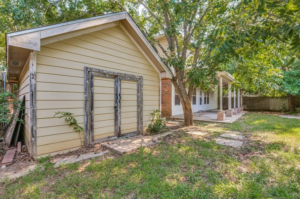 1122 Mazourka Drive
