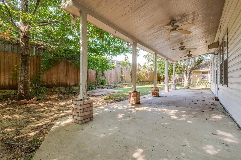 1122 Mazourka Drive