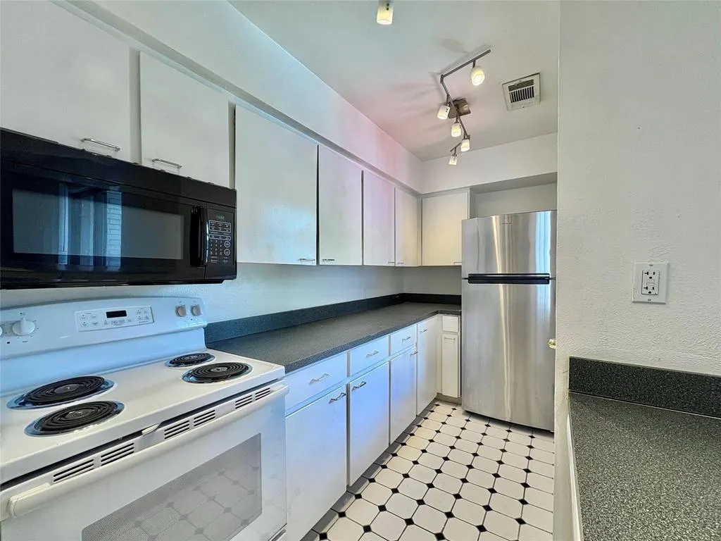 4347 Dickason Avenue #207