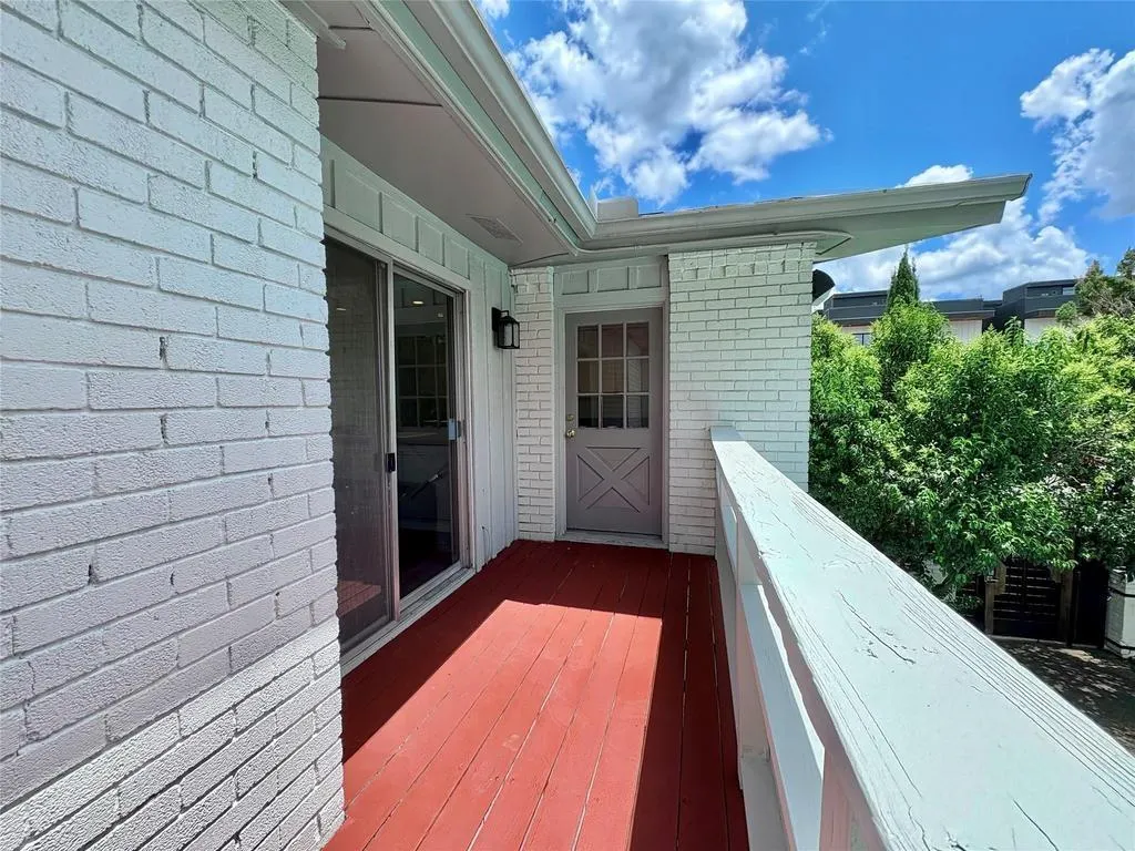 4347 Dickason Avenue #207