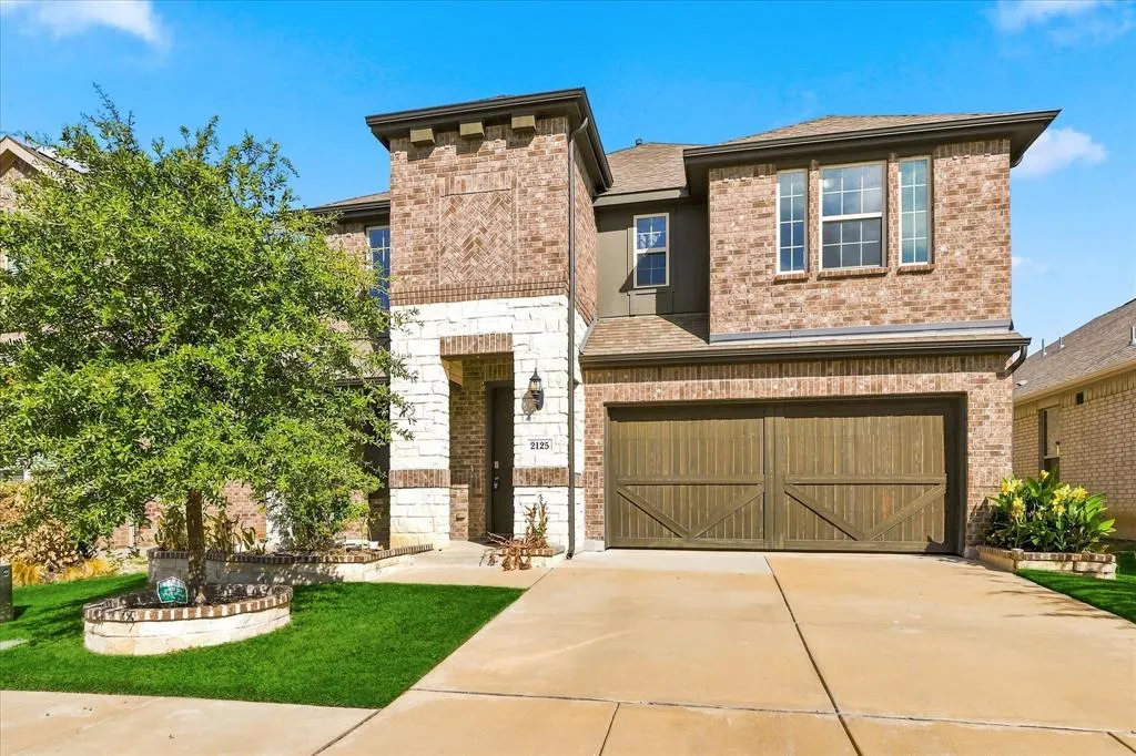 2125 Ella Lane