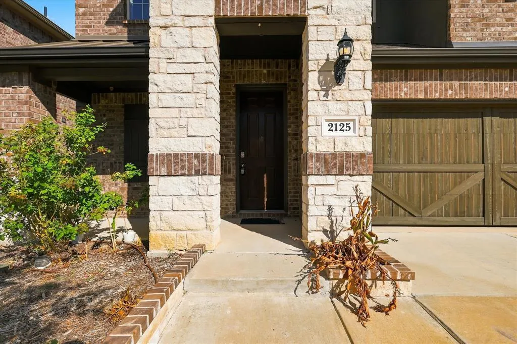 2125 Ella Lane