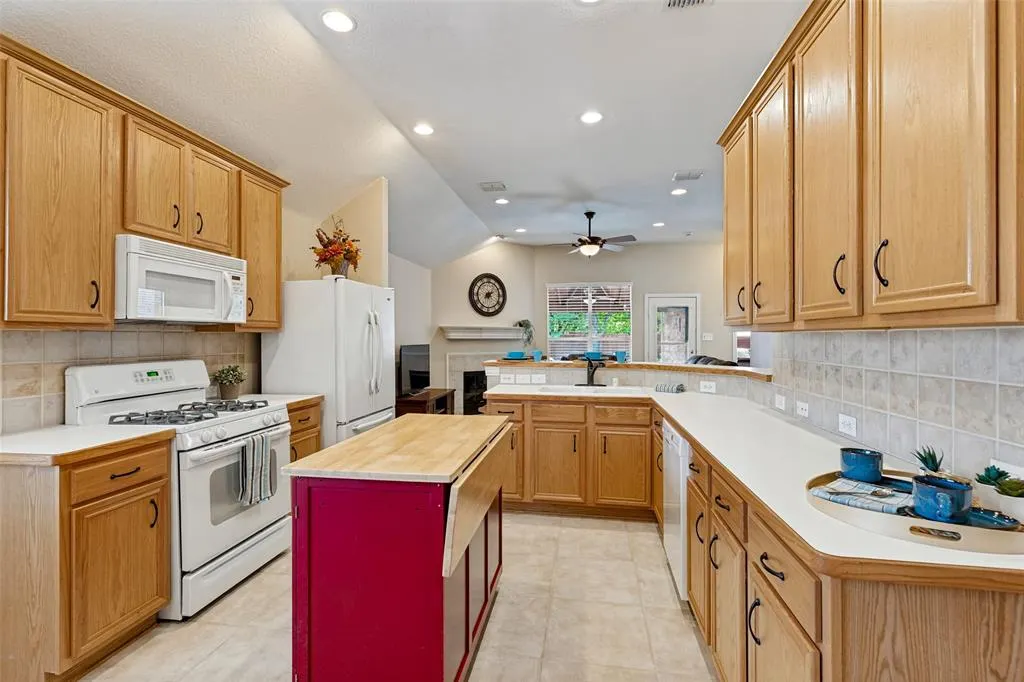 8201 Clear Bay