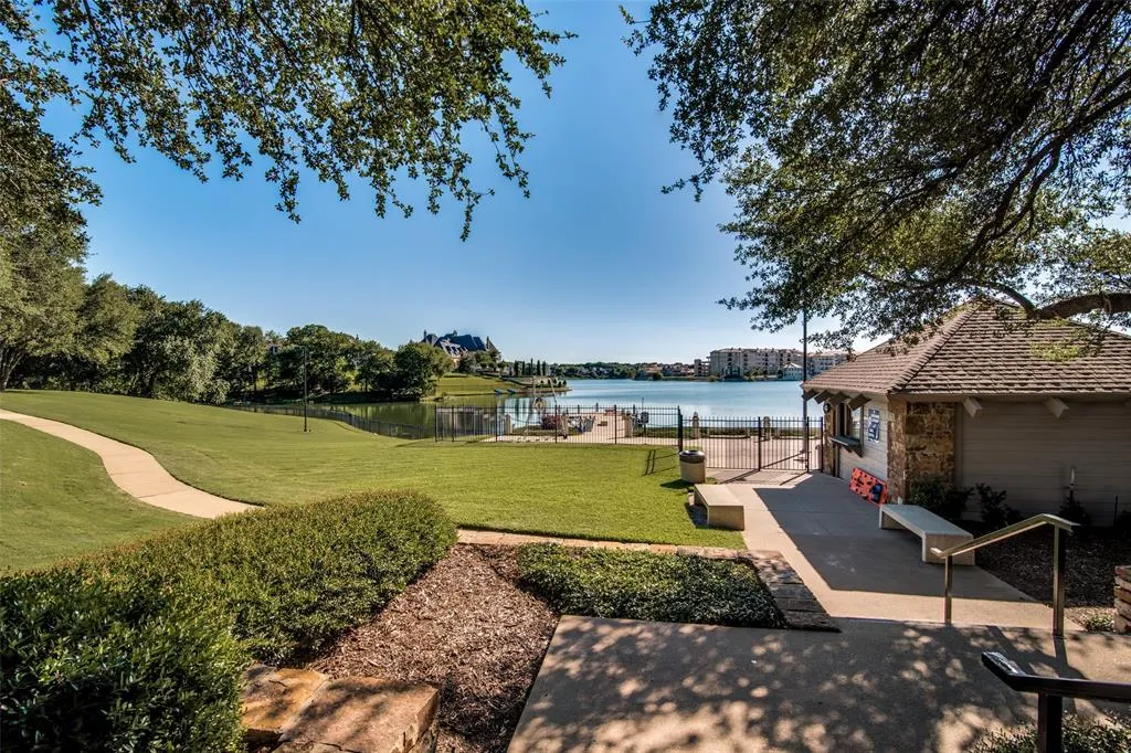 8201 Clear Bay