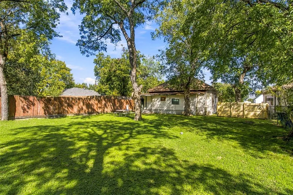 307 N Douglas Avenue