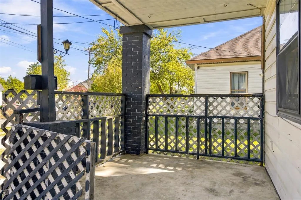 307 N Douglas Avenue