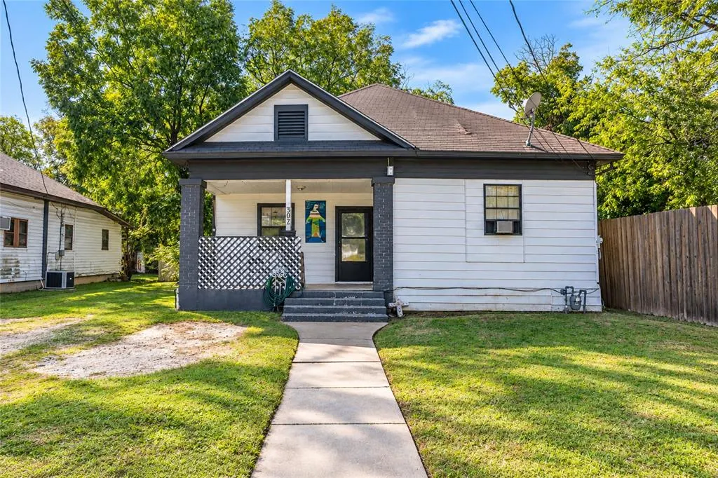 307 N Douglas Avenue