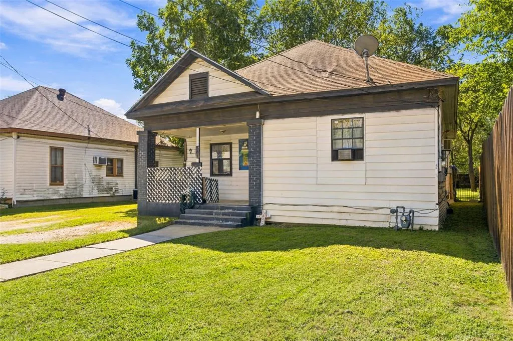 307 N Douglas Avenue
