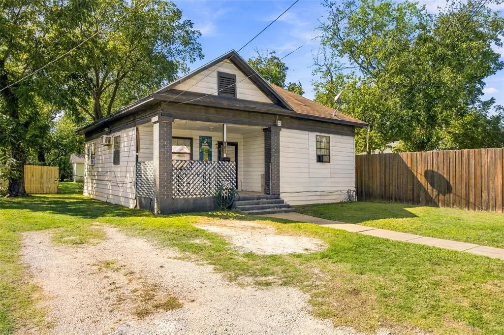 307 N Douglas Avenue