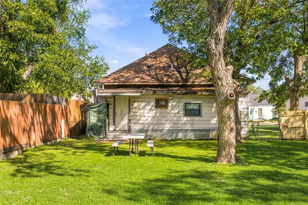 307 N Douglas Avenue