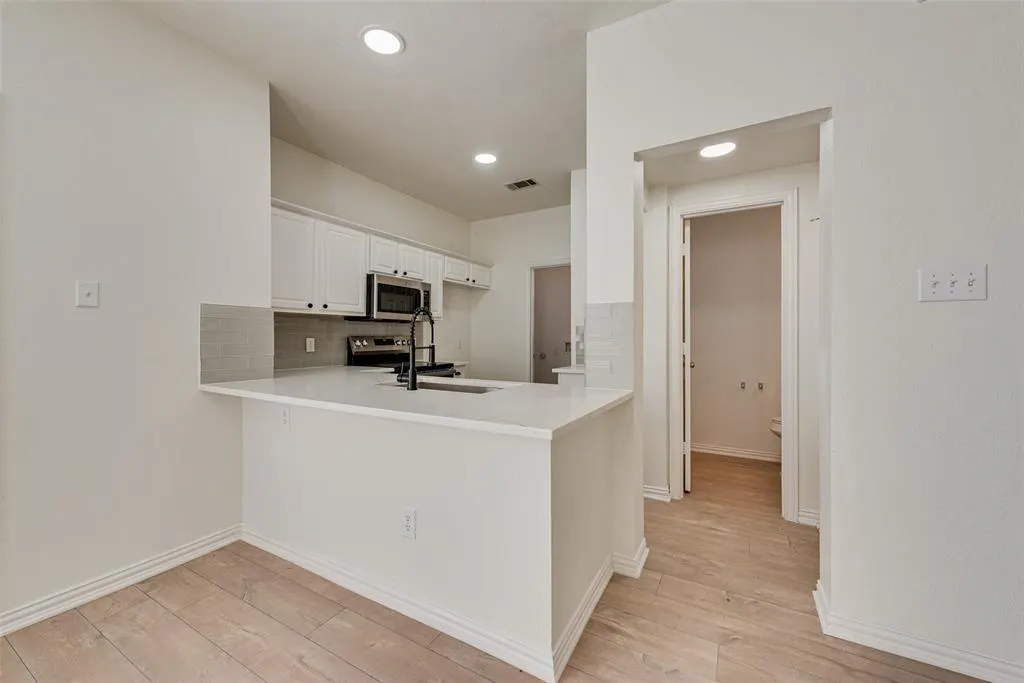 9854 Walnut Hill Drive