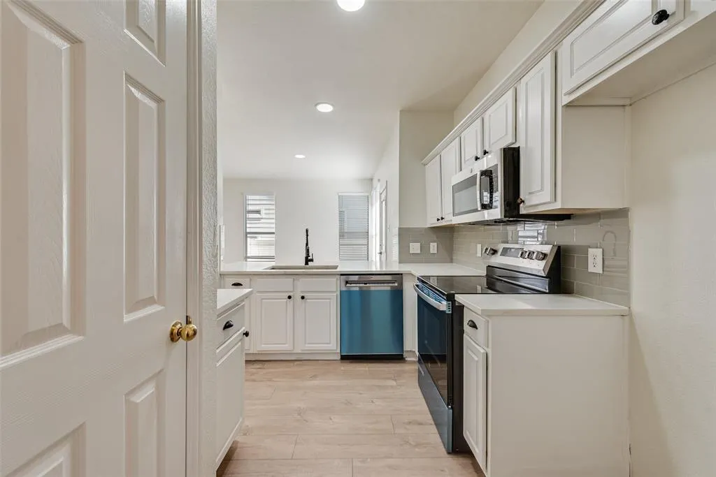 9854 Walnut Hill Drive