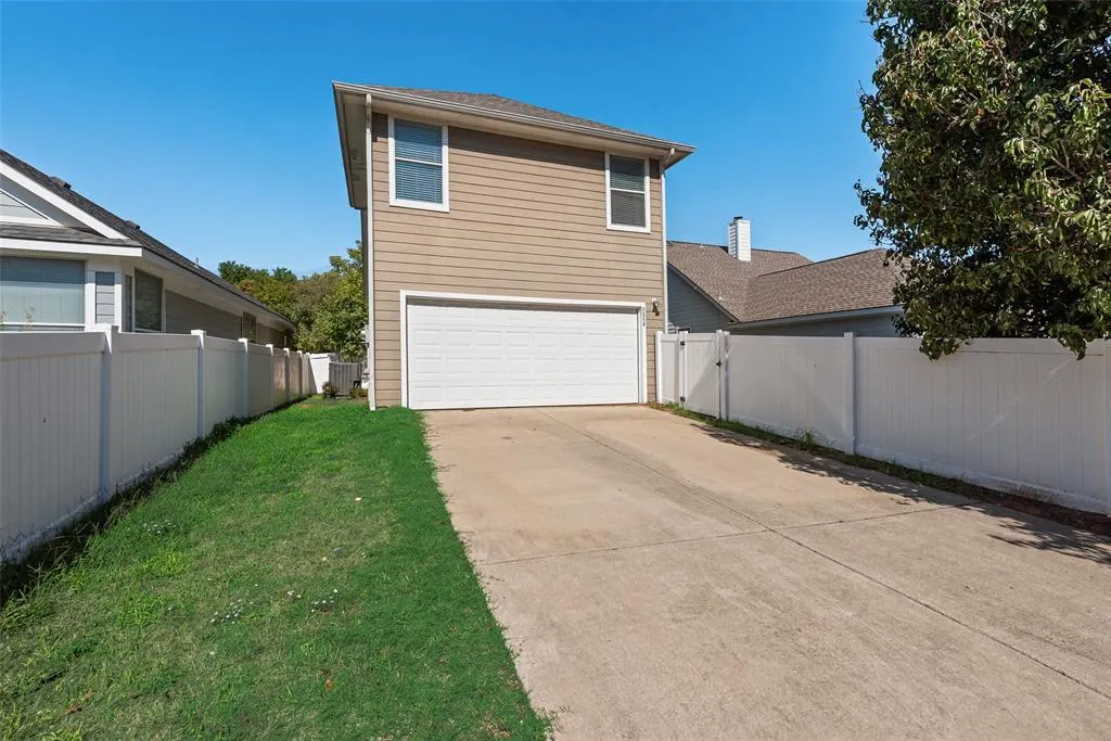 9854 Walnut Hill Drive