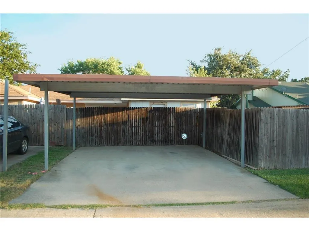 1127 Rimcrest Drive