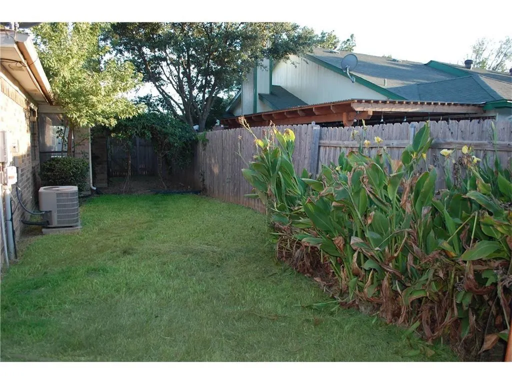 1127 Rimcrest Drive