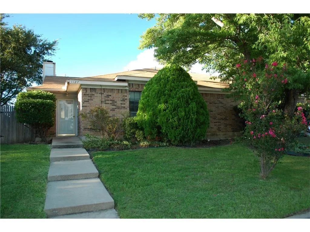 1127 Rimcrest Drive