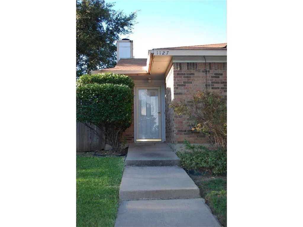 1127 Rimcrest Drive