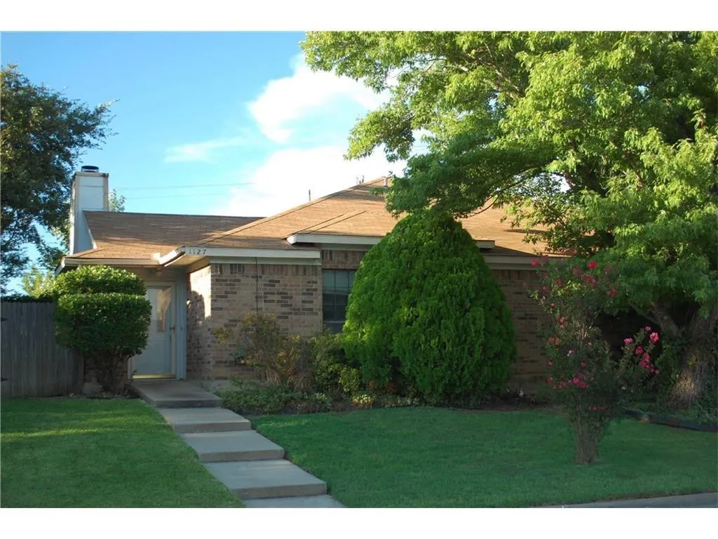 1127 Rimcrest Drive