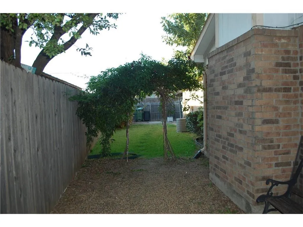 1127 Rimcrest Drive