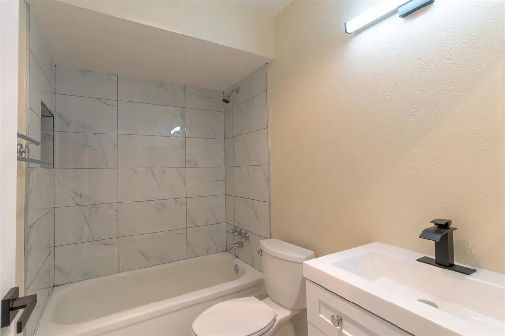 3409 Brook Glen Drive