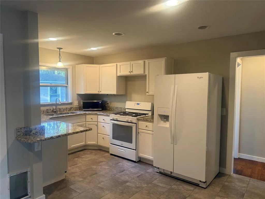 813 E Centennial Street