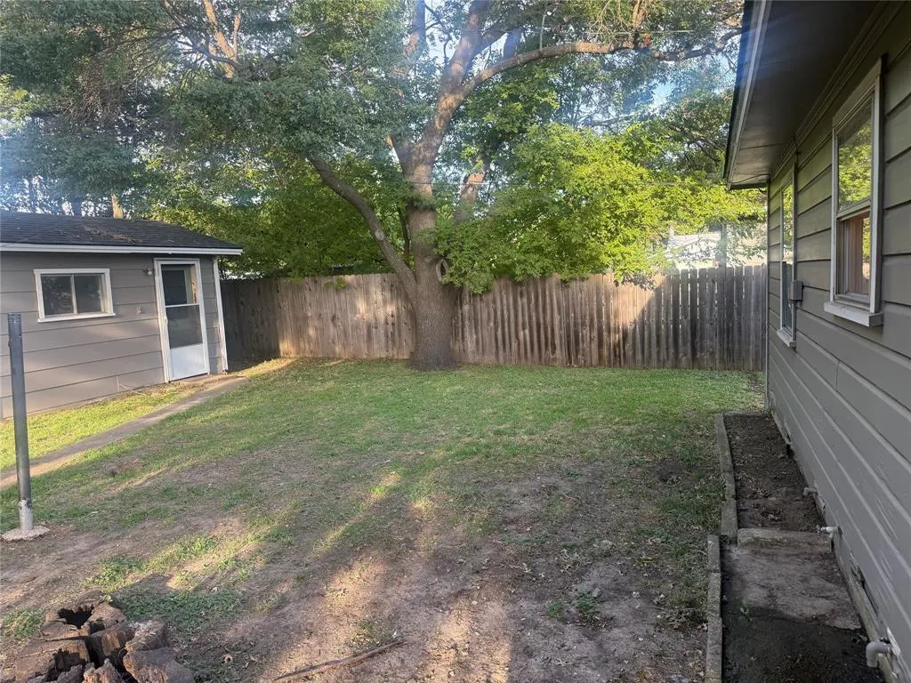 813 E Centennial Street