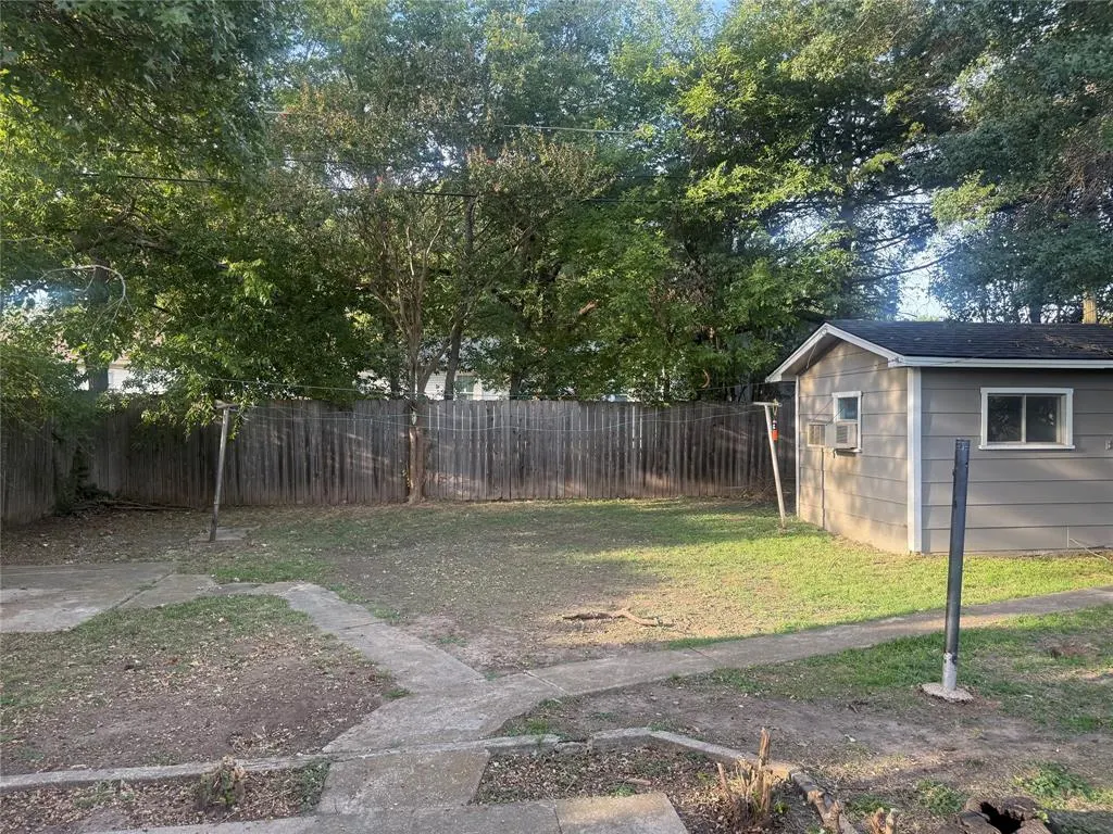 813 E Centennial Street