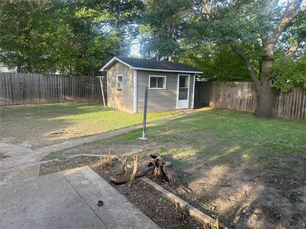 813 E Centennial Street