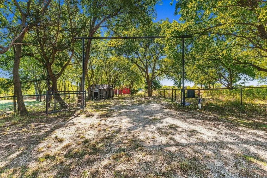 211 Hunter Pass