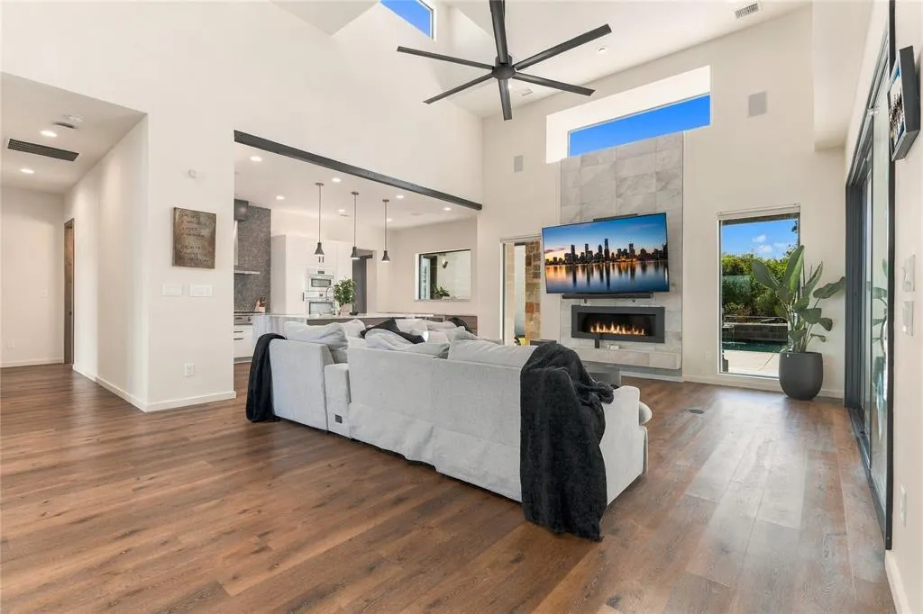 211 Hunter Pass