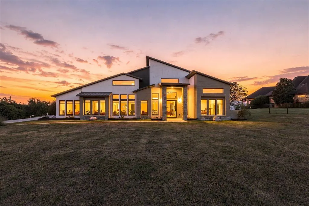 211 Hunter Pass