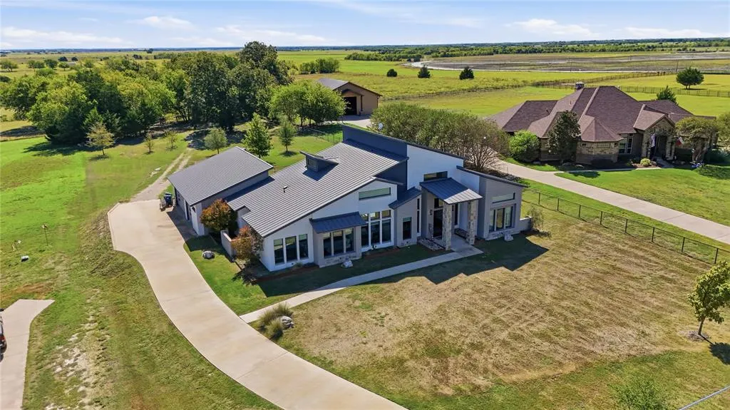 211 Hunter Pass