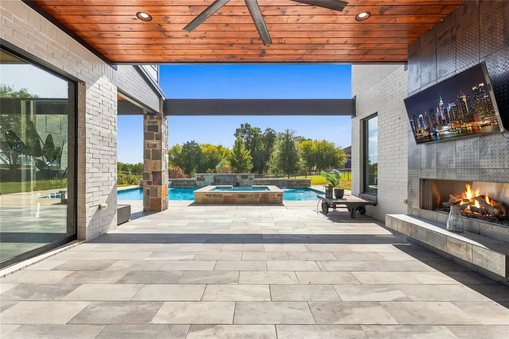 211 Hunter Pass